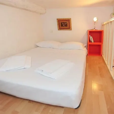 Apartment Rustique De Deux Pieces, Pont Vieux Nice